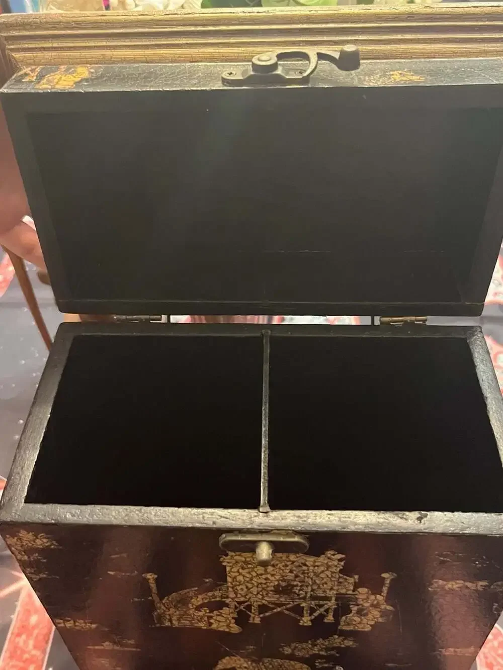Vintage Black Lacquer Chinoiserie Style Jewelry or Keepsake Box Gold Elephant